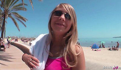 Uma linda adolescente alemã é fodida ao ar livre e fica com sua linda xoxota manchada de sêmen 