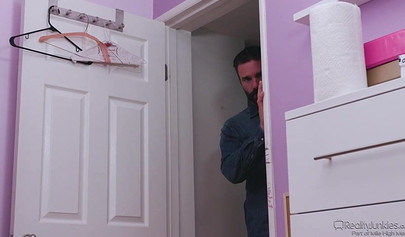 Hot blonde teenie encounters bearded hunk and then she chokes up on on his dong