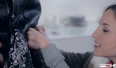 Slutty teen deepthroats a lucky guy before letting him fuck her anal entrance