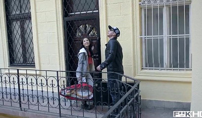 Slutty teen deepthroats a lucky guy before letting him fuck her anal entrance