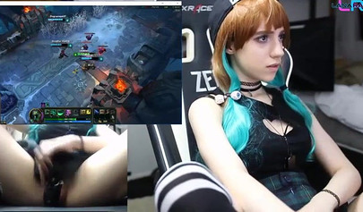 Hot e-girl plays league of legends while she masturbates and shows her boobs