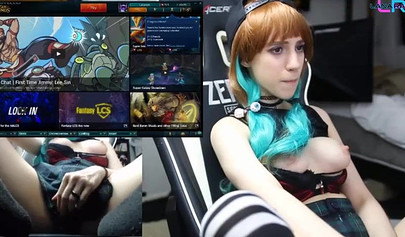 Hot e-girl plays league of legends while she masturbates and shows her boobs