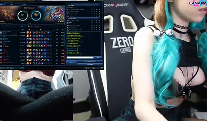 Hot e-girl plays league of legends while she masturbates and shows her boobs