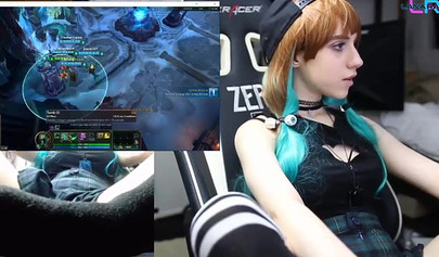 Hot e-girl plays league of legends while she masturbates and shows her boobs