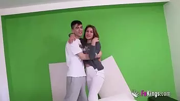 Teenager-Touristin wird zum Sex mit Jordi El Nino Polla ...
