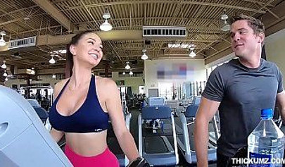 Post gym workout twerking and fucking session for a brunette teenage whore