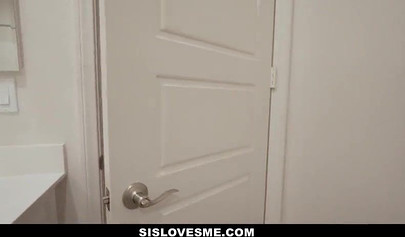 Teenage stepsister catches stepbrother watching pornos and blows him nicely