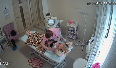 Skinny blonde teen recorded with a hidden cam in a salon doing her depilation