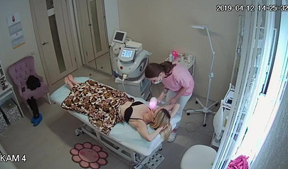 Skinny blonde teen recorded with a hidden cam in a salon doing her depilation