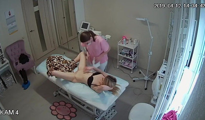 Skinny blonde teen recorded with a hidden cam in a salon doing her depilation