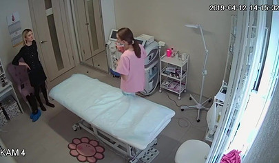 Skinny blonde teen recorded with a hidden cam in a salon doing her depilation