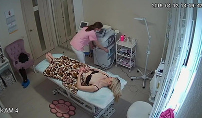 Skinny blonde teen recorded with a hidden cam in a salon doing her depilation