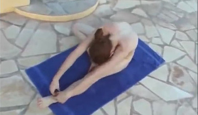 Hot teen practices yoga outside in the public all naked with her private parts