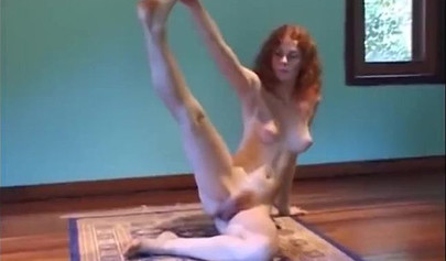 Hot teen practices yoga outside in the public all naked with her private parts
