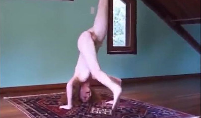 Hot teen practices yoga outside in the public all naked with her private parts