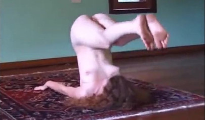 Hot teen practices yoga outside in the public all naked with her private parts