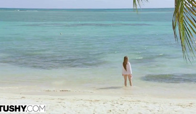 Teen meets her favorite musician on a beach and gets fucked in his huge house