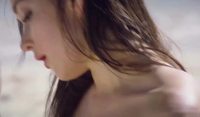 Young teenage couple takes advantage of the sun while fucking on a public beach