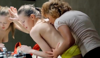 Russian beauties make hot lesbian threesome