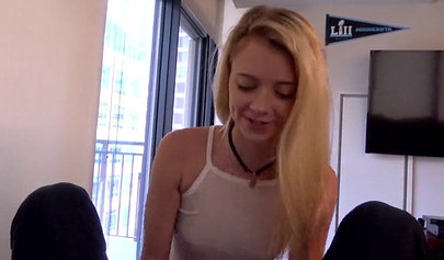 Riley Star seduces her stepbro with her sexy bubble butt