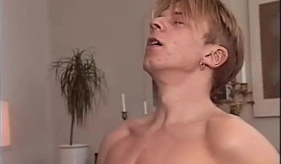 Classic anal porn with brunette babe in stockings