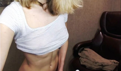 Beautiful hot ass teen plays with her pussy and vibrator on webcam