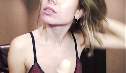 Stunning beauty shows her hot ass and titties on webcam