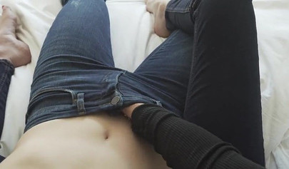 Mom fingers her stepdaughter until she squirts