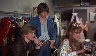 Window cleaner gets some hot pussies in vintage porn