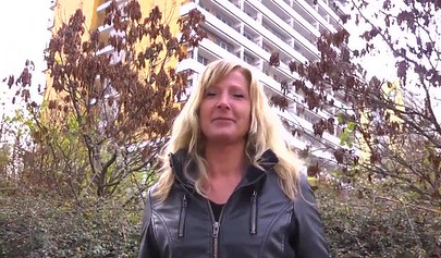 Amateur blonde mom gets some hardcore action for some cash