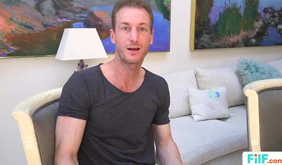 Petite babe Honey Gold wants that big cock deep in her shaved cunt