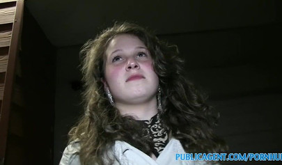 Foolish amateur teen gets creampied for money