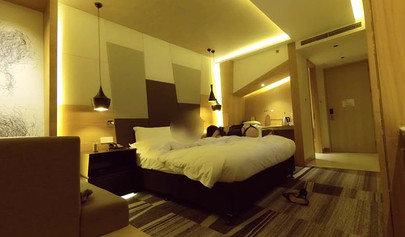 Nasty banging in a hotel room with Chinese hoe