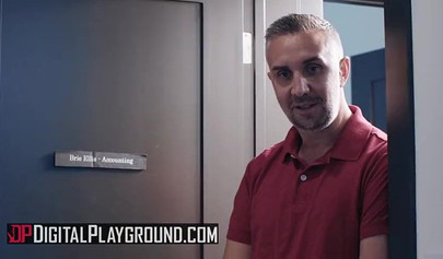 Tiny Riley Reid with shaved pussy and small tits seduces Keiran Lee