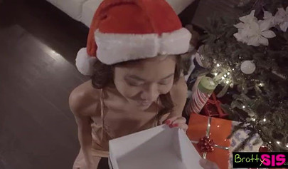 Tyler Nixon gets his petite young Vina Sky for new year