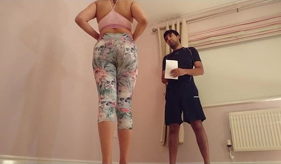 Asian whore with big ass kneels and gets her pussy pleasured by a horny dude