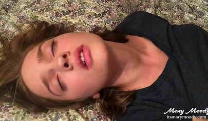 405px x 237px - Sweet teen Mary Moody gives us her facial expressions while masturbating