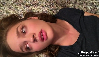 Sweet teen Mary Moody gives us her facial expressions while masturbating