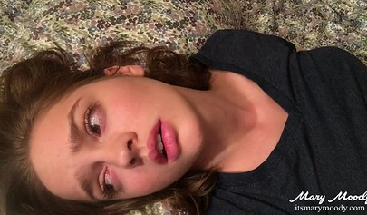 Sweet teen Mary Moody gives us her facial expressions while masturbating