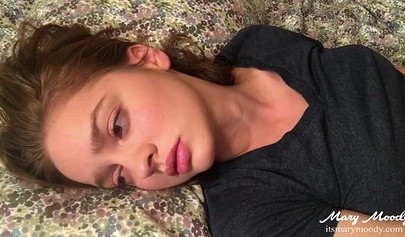 Sweet teen Mary Moody gives us her facial expressions while masturbating