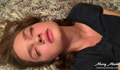 Sweet teen Mary Moody gives us her facial expressions while masturbating
