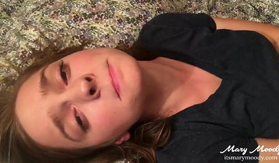 Sweet teen Mary Moody gives us her facial expressions while masturbating