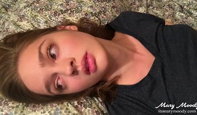 Sweet teen Mary Moody gives us her facial expressions while masturbating