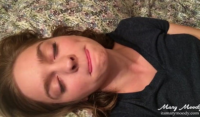 Sweet teen Mary Moody gives us her facial expressions while masturbating