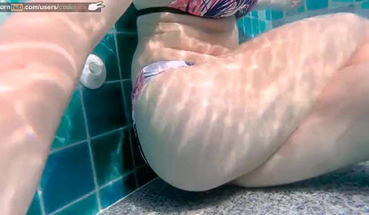 Amateur Russian teen Codefuck masturbates and rubs her pussy in swimming pool