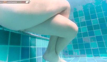 Amateur Russian teen Codefuck masturbates and rubs her pussy in swimming pool