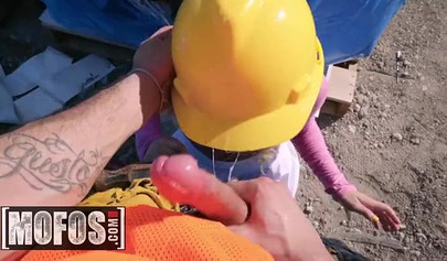 Petite Kenzie Reeves gives her pussy to a worker on construction site
