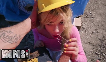 Petite Kenzie Reeves gives her pussy to a worker on construction site