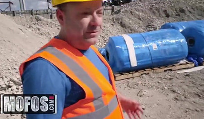 Petite Kenzie Reeves gives her pussy to a worker on construction site