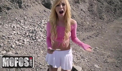 Petite Kenzie Reeves gives her pussy to a worker on construction site